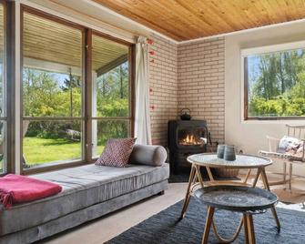 Summer Cottage Idyll At Natures Pearl, - Stubbekøbing - Living room