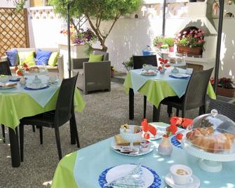 B&B Vento del Mare - San Pietro in Bevagna - Restaurante