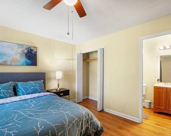 Cozy 2BR Apt with Amenities for Working Guests - Calhoun - Bedroom