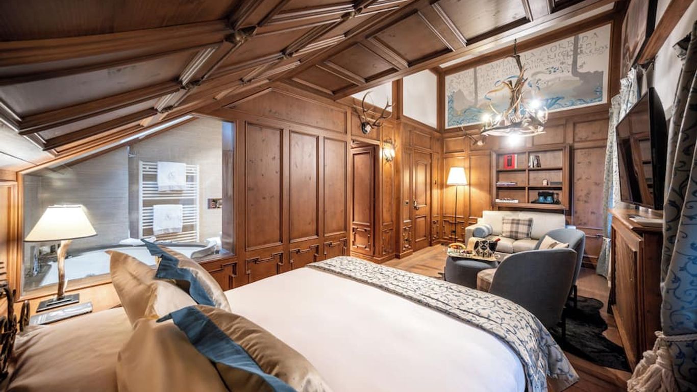 Ambra Cortina Luxury&Fashion Hotel