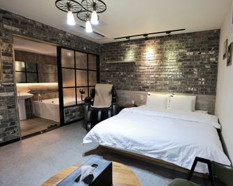 Hotel Kkuljam Stay - Jinju - Habitación