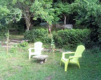 Detached House With Adjoining Garden, In A Small Village Surrounded By Forests. - Brusque - Patio