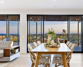 Hedge Apartments By Cllix - Noosa Heads - Dining room