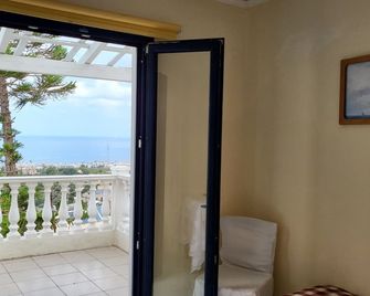 Korifi Suites Collection - Piskopiano - Balkon