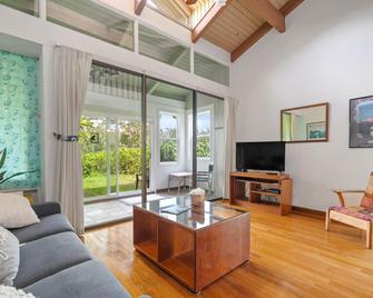 Kbm Resorts Free Car Kuilima Estates 1-Bedroom Condo With Golf Course View Inside Turtle Bay Kul-E117 - Kahuku - Living room