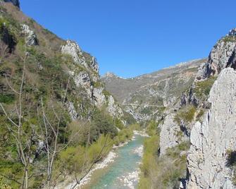 Separated studio on a fenced lot entering the Gorges du Verdon - La Palud-sur-Verdon - Cuisine