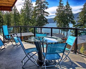 Fish Tales Cottage, Port Renfrew, Vacation Rental - Port Renfrew - Balkon