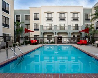 Hampton Inn by Hilton Santa Barbara/Goleta - Goleta - Piscine
