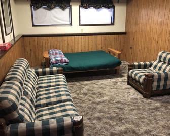 Downtown Govy Getaway! Walk to Ski Bus, Dining & Trails - Government Camp