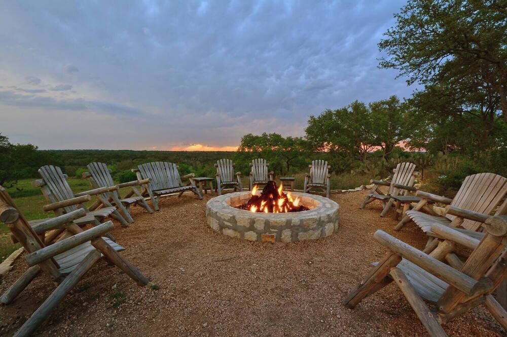 Cozy 1-bedroom cottage with outdoor fire pit - Kyle - Terasa