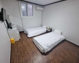 Gyeongju Geumridangil Stay - Gyeongju - Soveværelse