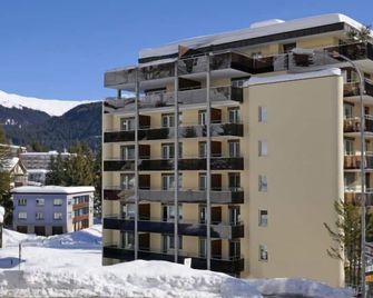 Apartment Attika Wohnung Allod Park Haus C 807 by Interhome - Davos - Rakennus