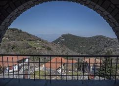 Stone mansion Anavriti - Áyios Ioánnis - Balcony