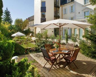 Clos La Boëtie & Spa - סרלה לה-קאנדה - פטיו