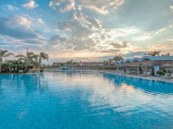 بلو لاجوون ريزورت - شامل جميع الخدمات