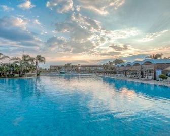 Blue Lagoon Resort - קוס - בריכה