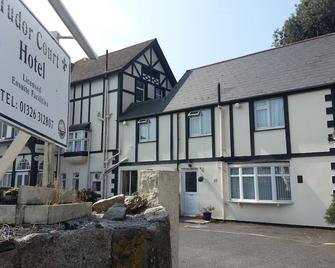 Tudor Court Guest House - Falmouth - Building