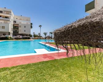 RentitSpain Moderno Apartamento Calaverde Frente al Mar - Salobreña - Svømmebasseng