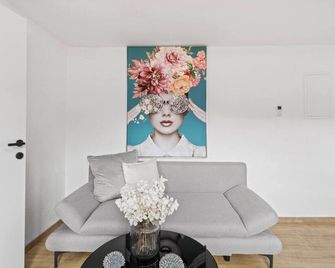 Farawayhomes Studio Leoben #p71 - Gai - Living room
