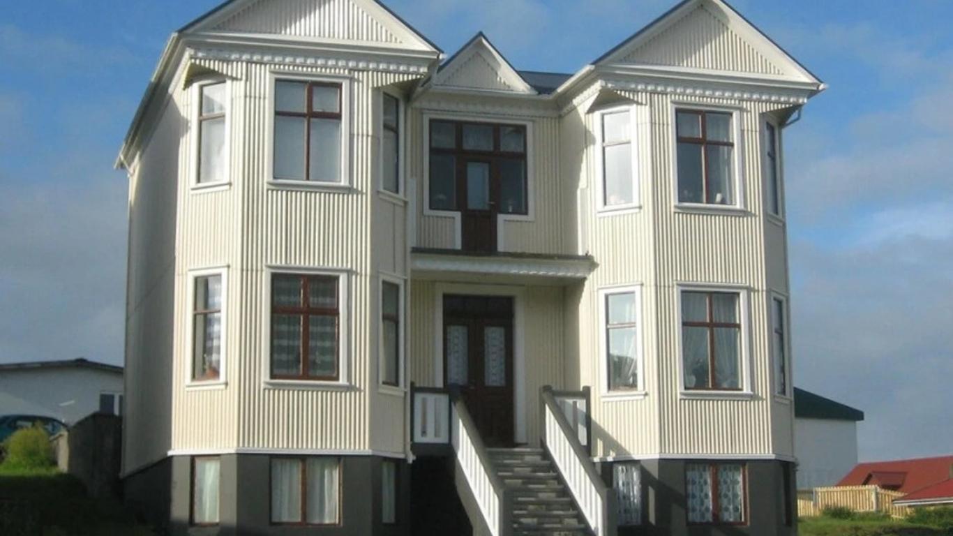 Guesthouse Hóll