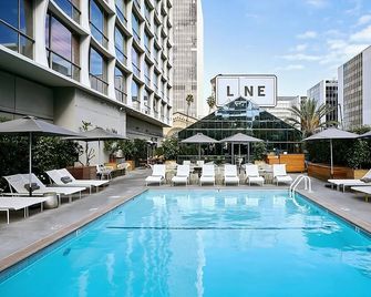 4 Pet-Friendly Units, Family Fun, Comfortable Getaway Near LA's Landmarks, Pool! - Los Angeles - Piscina