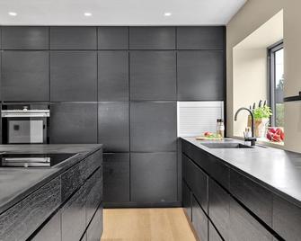 Aurora Polaris Luxury Villa - 750m From City Center - Free Parking - Tromsø - Kitchen