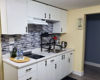 Charming Moncton Guest Room - Moncton - Cocina