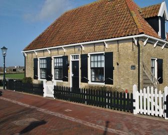 Holiday Home in Texel Near Sandy Beaches - Den Hoorn - Budova