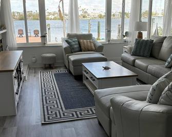 Herons on La Hacienda - Belleair Bluffs - Living room