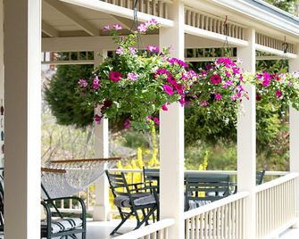 Five Gables Inn - East Boothbay - Patio