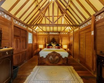 The Lodge Maribaya - Bandung - Bedroom