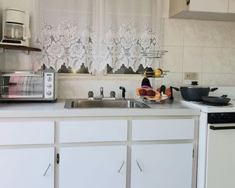 Bermuda Connections Guest House - Southampton - Keuken