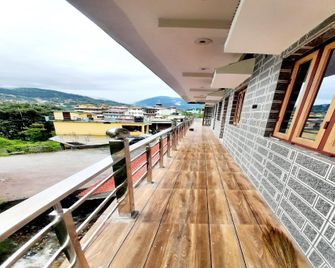 Pop Hotel - Kedārnāth - Balcony