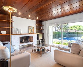 SANT MATEU House for 8 with garden and private pool, barbecue - Vilassar de Dalt - Sala de estar