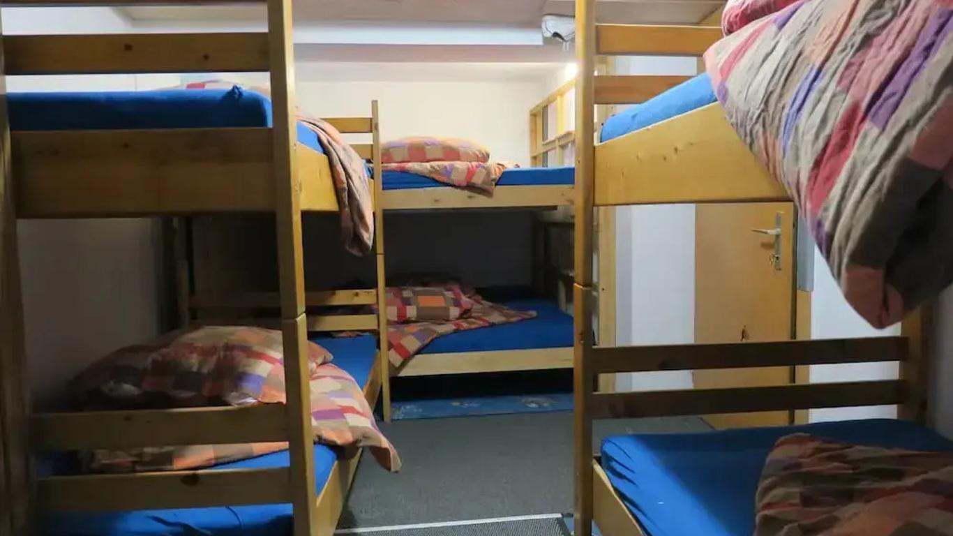 Snowbunnys Backpackers Hostel