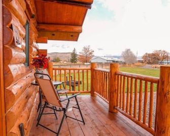 The Bighole Cabin at J&J Cabins - Salmon - Балкон