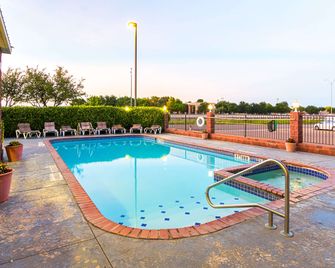 Quality Suites Lubbock Southwest - Lubbock - Pool
