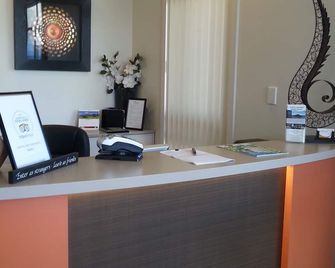 Acacia Lake View Motel - Taupo - Front desk