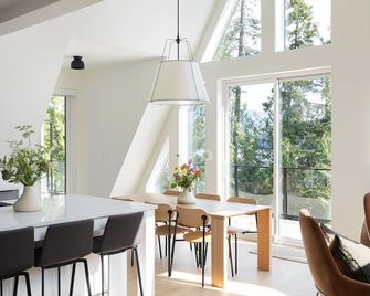 Aera Lakeside - Cabin 2 - Youbou - Comedor