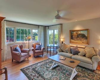 River Haven House - 紐伯格 - 客廳