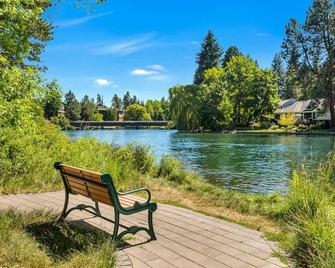 \'Mount Your Blessings\'-Upscale condo on edge of downtown - Bend