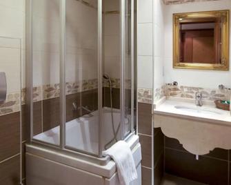 Hotel Sapphire - Istanbul - Bathroom