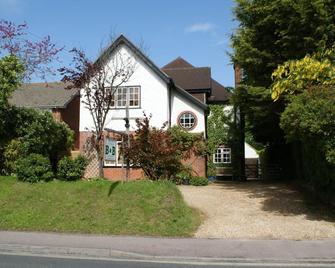 Auplands en-suite Rooms - Lymington - Building