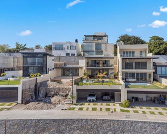 Family House Pool & Lake view 4 Bedrooms - Puente de Ixtla - Building