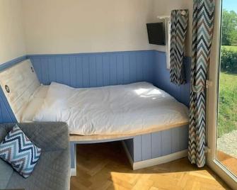 Apple Tree Hut - Tenby - Bedroom
