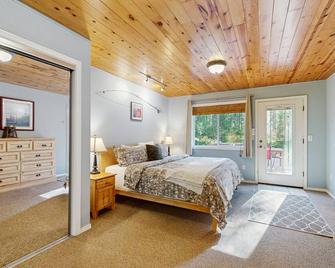 Stone's Throw - Welches - Bedroom