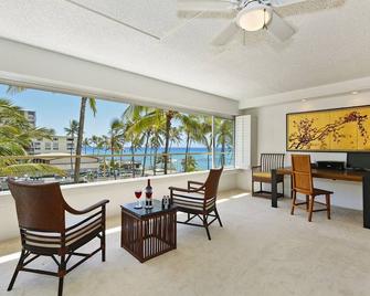 Beachfront Building At The Quiet End Of Waikiki With Swimming/Surfing! - Honolulu - Ruang tamu