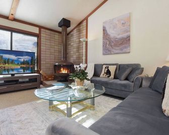 Valley View Bliss - Nearby Bike Trails & Beach - Olympic Valley - Living room