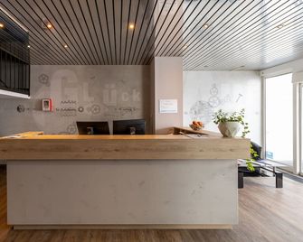 Boutique 019 Essen City - Essen - Front desk