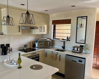Seacret Whale - Seaview - 1 Bedroom Apartment - Bloubergstrand - 廚房